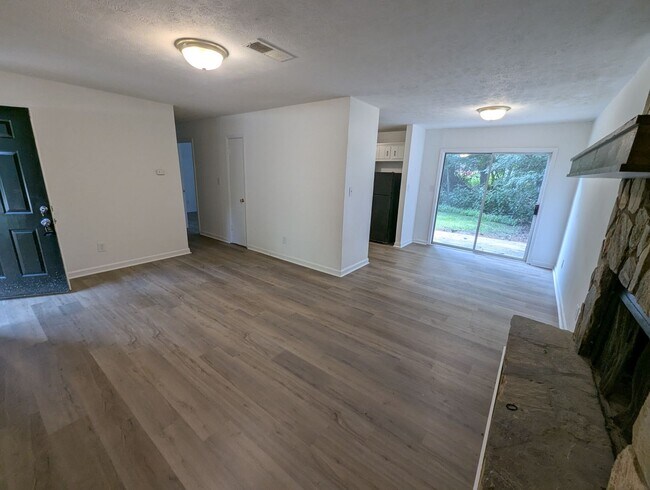 Foto del edificio - 560/562 Rustwood Dr