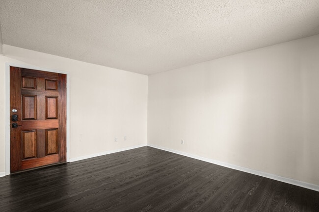 Building Photo - 6910 Hart Ln