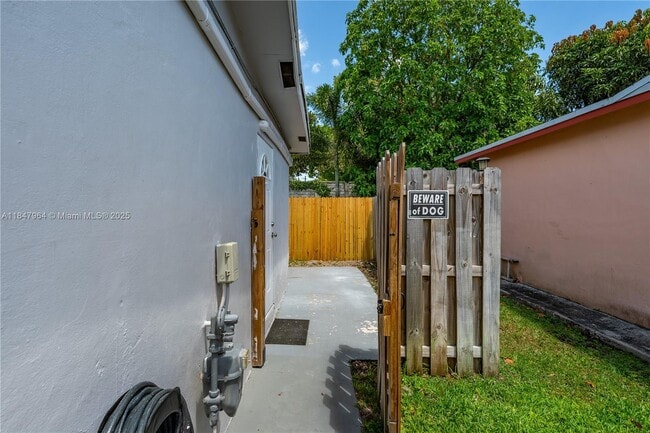 Building Photo - 2620 NW 83rd Ave