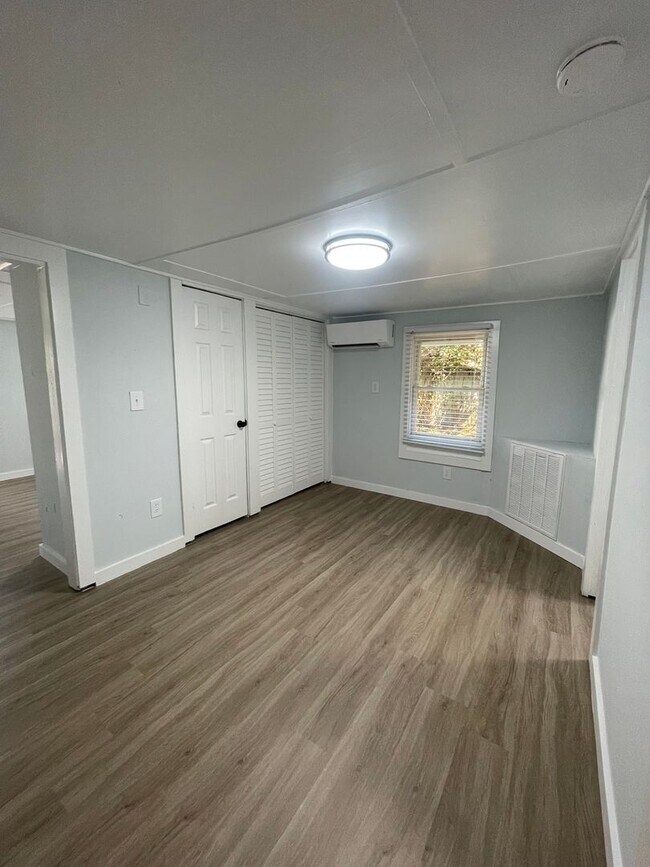Building Photo - 2755 E Surrey Dr