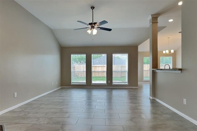 Building Photo - 3607 Kennedy Dr