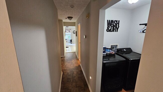 Building Photo - 3960 Forest Edge Dr