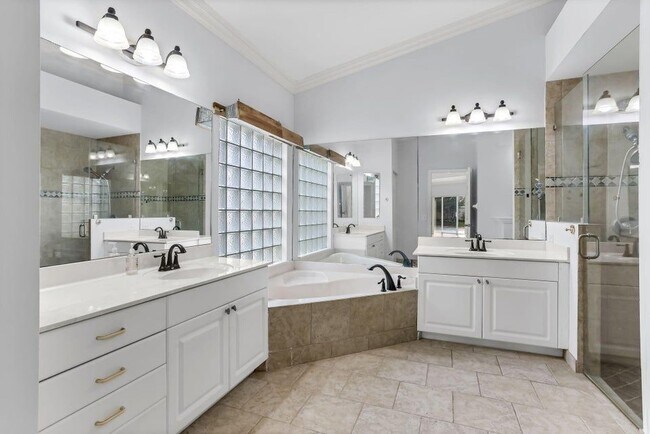 Foto del edificio - 7607 Colony Lake Dr