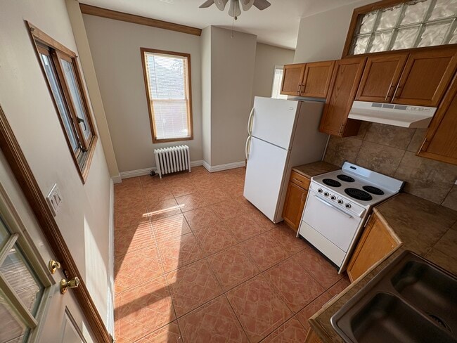 Foto del edificio - 70 Carleton Ave