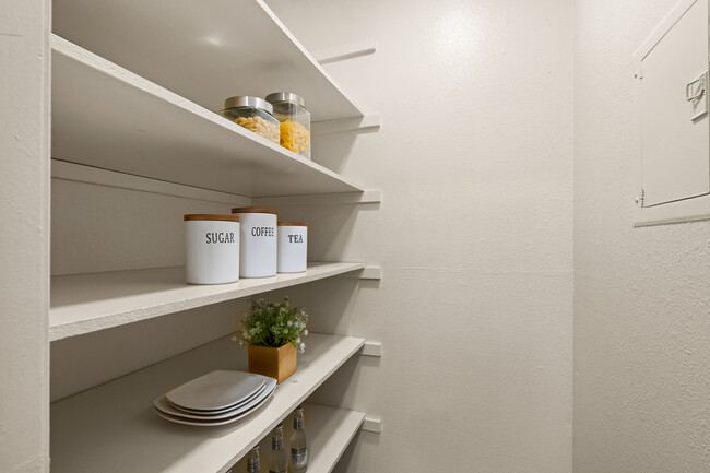Alacena - Plum Orchard Apartments
