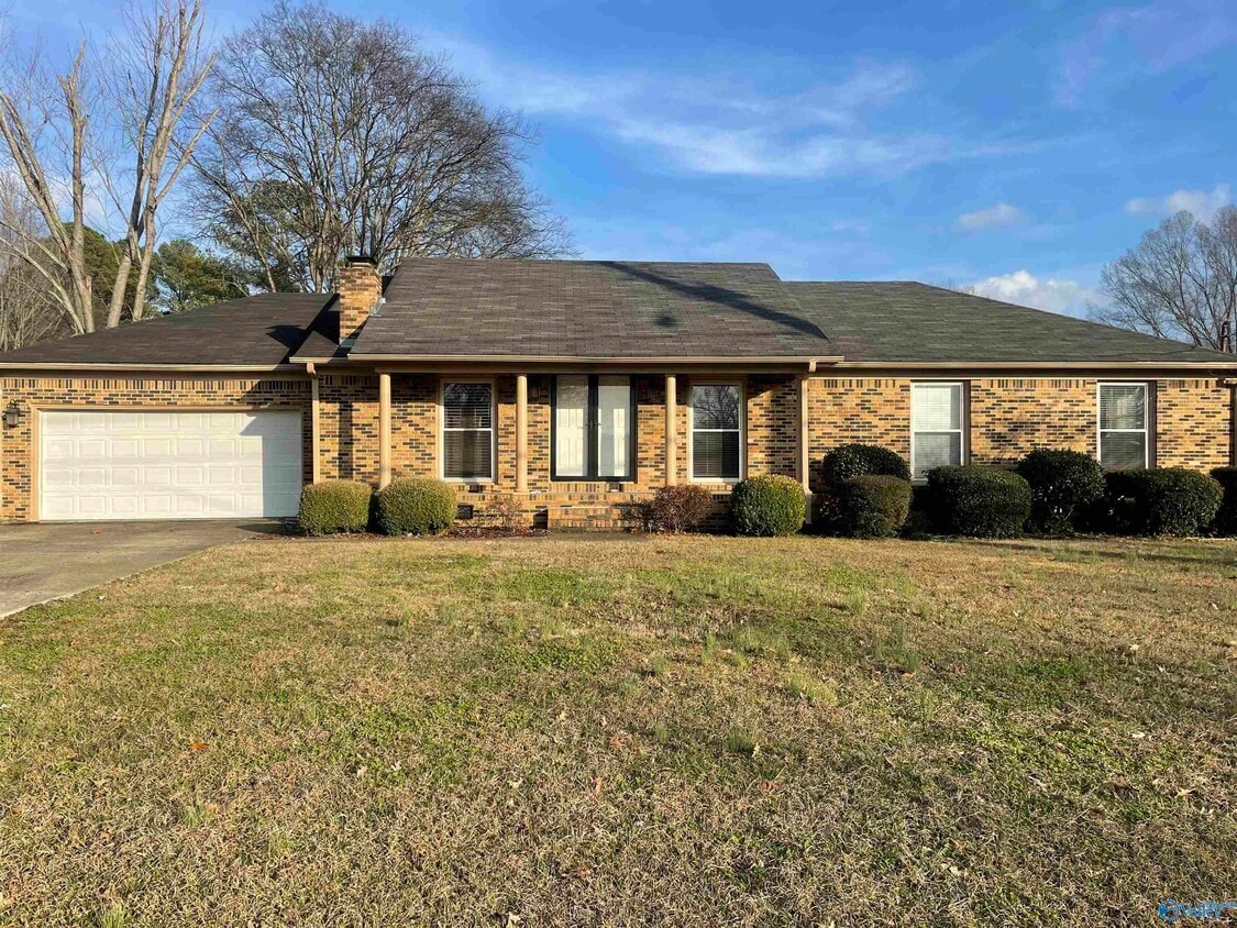 8807 Bailey Cove Rd SE, Huntsville, AL 35802 House Rental in