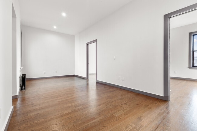 Building Photo - 560 W 163rd St
