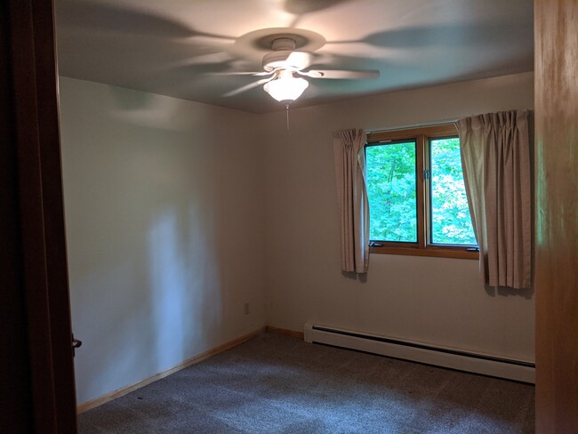 second bedroom - 22696 Pinewood Rd