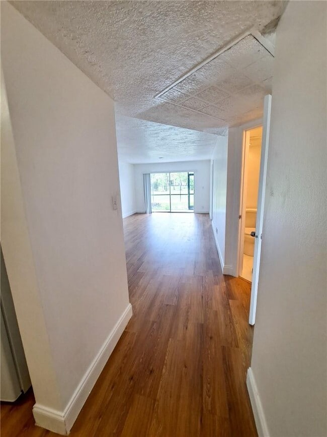 Building Photo - 7911 Colony Cir N