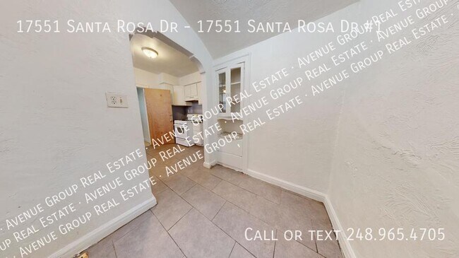 Foto del edificio - 17551 Santa Rosa Dr