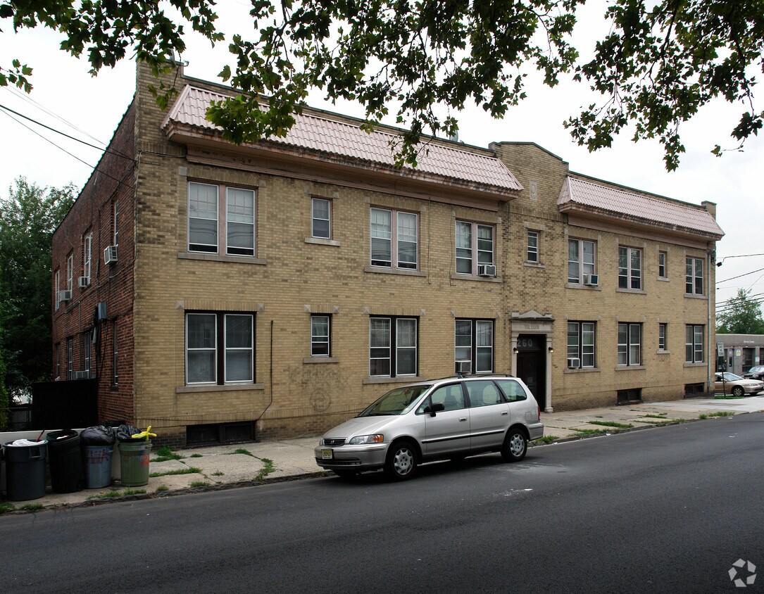 Building Photo - 260 Davis Ave