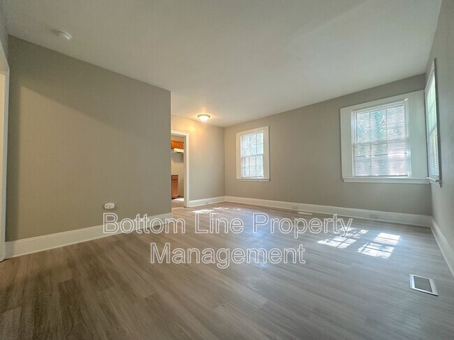Foto del edificio - 2438 Columbus Cir