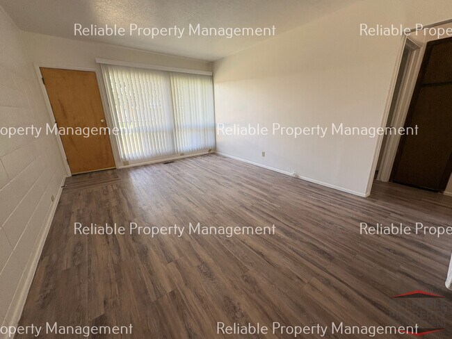 Foto del edificio - 1290 Saint Clair Rd