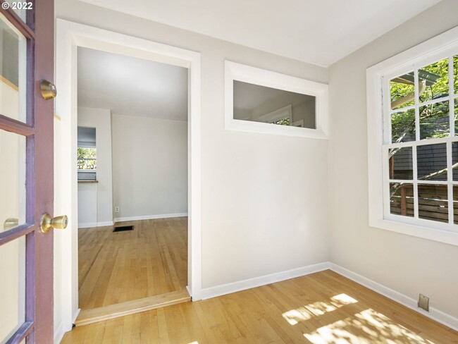 Building Photo - Charming and remodeled Richmond bungalow j...