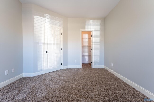 Building Photo - 525 W Mossyleaf Dr SW