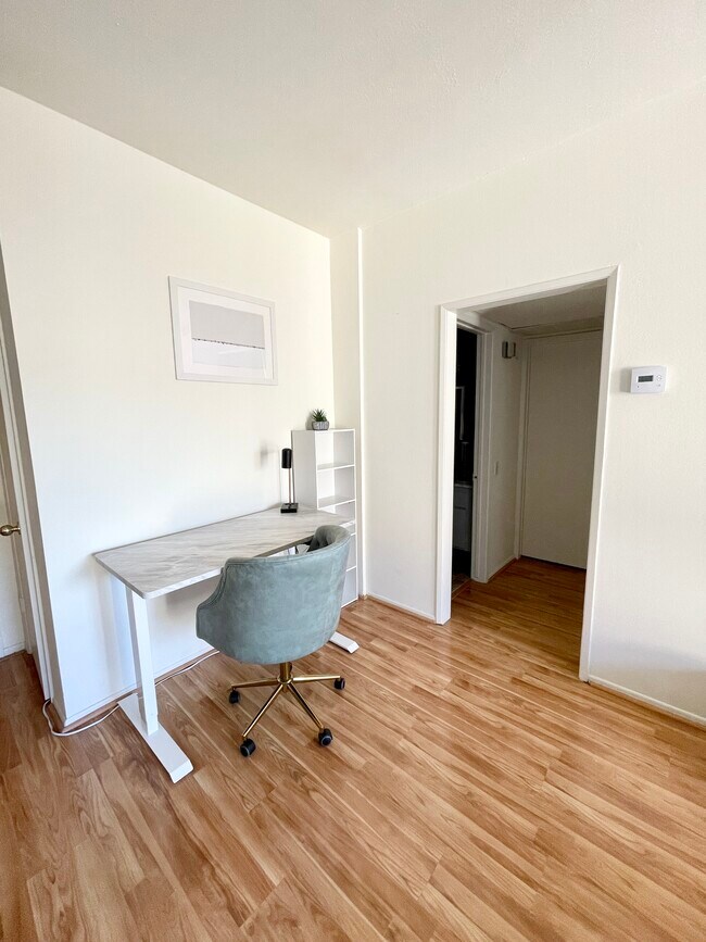 Working/Study Area - 622 S Barrington Ave