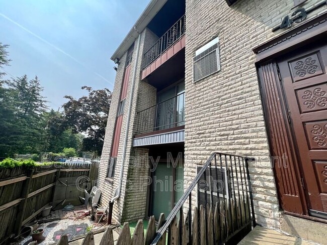 Building Photo - 8030 Ditman St
