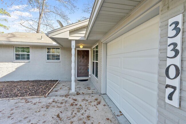 Foto del edificio - 3307 Roaming Woods Ln