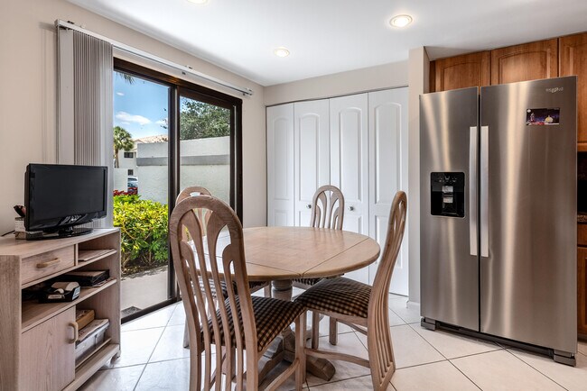 Foto del edificio - 15831 Loch Maree Ln