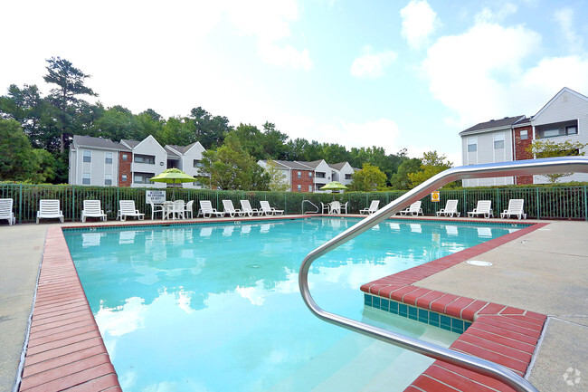 Piscina - Mill Creek Apartments