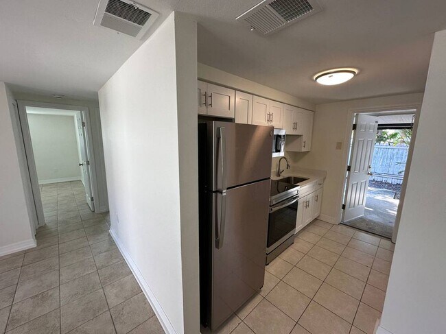 Foto del edificio - 451 90th Ave N