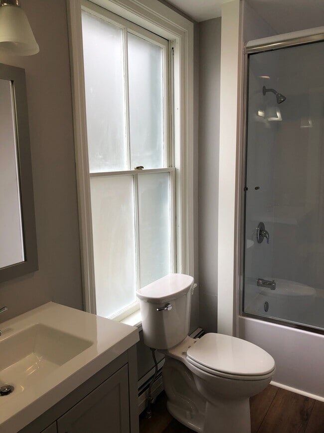 Building Photo - 44 Cushing St