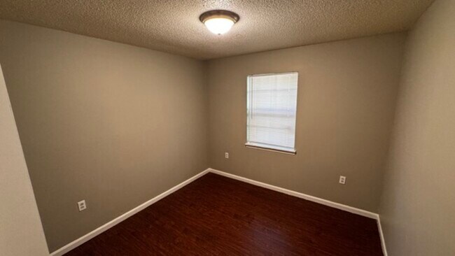 Foto del edificio - 3647 Royal Wood Dr