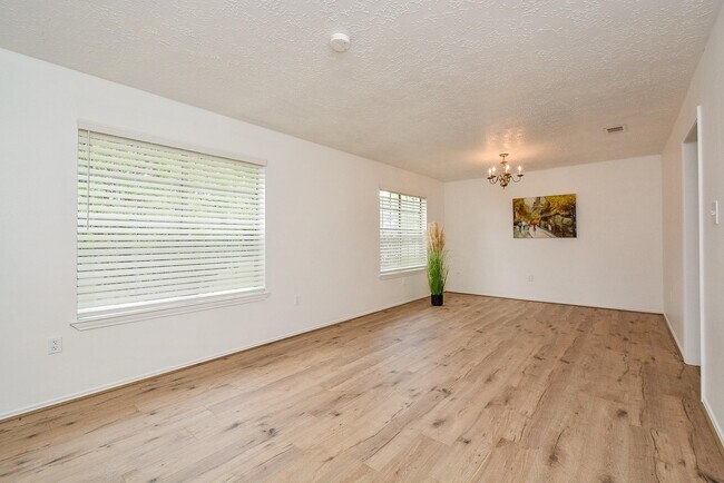 Foto del edificio - 3315 Honey Creek Dr