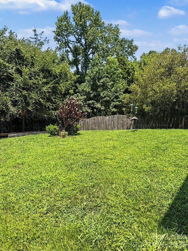 Foto del edificio - 2717 Forest Grove Ct