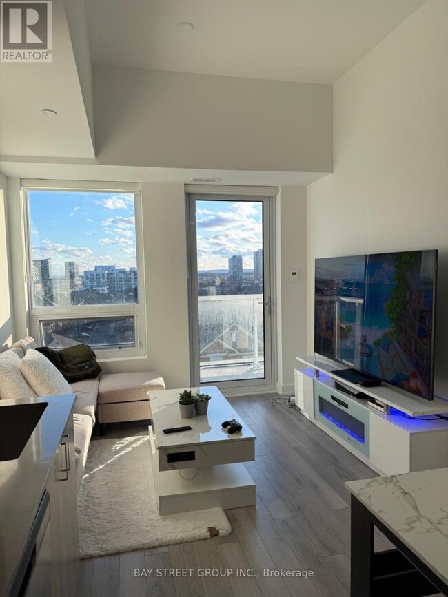 Building Photo - 1005 Dundas St E