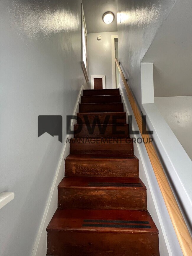Building Photo - 506-508 9th Ave SW