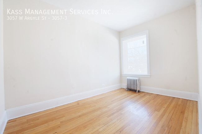 Building Photo - 3057 W Argyle St