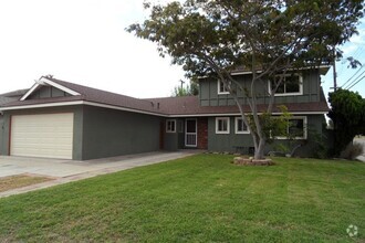 Building Photo - 1320 W Walnut Ave