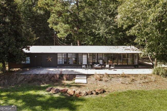 Building Photo - 190 Lakewood Dr