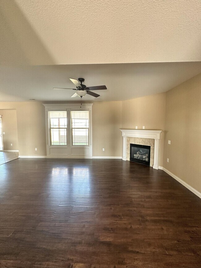 Building Photo - 5903 Hazelnut Ct