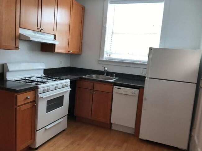Building Photo - 1 bedroom in Chicago IL 60660