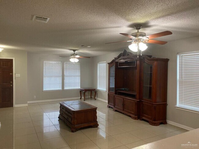 Foto del edificio - 2124 Llano Molano Ln