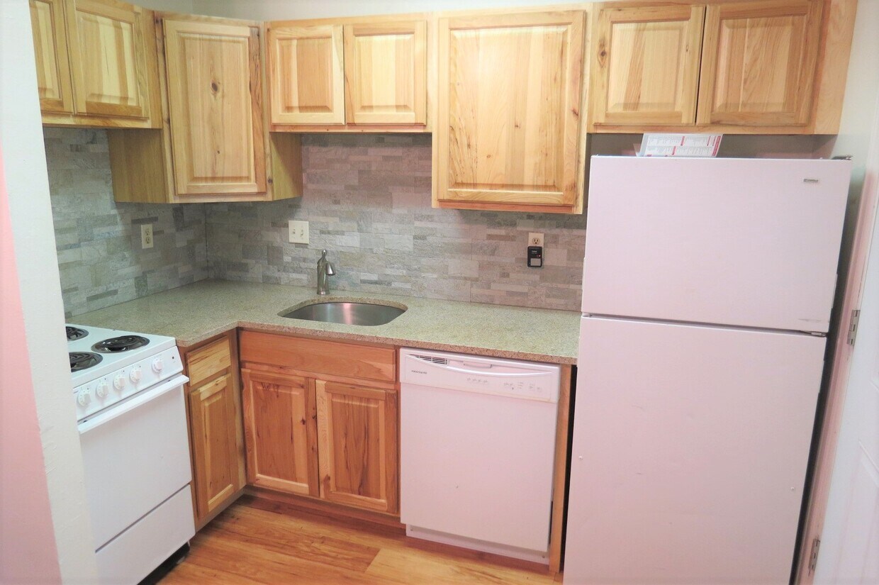 Primary Photo - 963 Marine St
