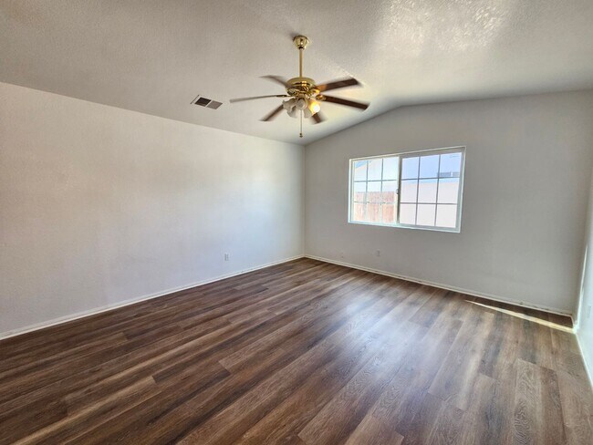 Foto del edificio - 3 bedroom / 2 bathroom house for RENT!