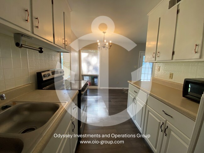 Foto del edificio - 552 Blendwood Dr