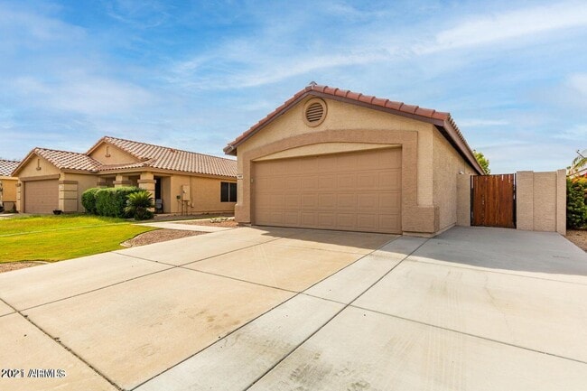 Building Photo - 640 S Hazel Ct