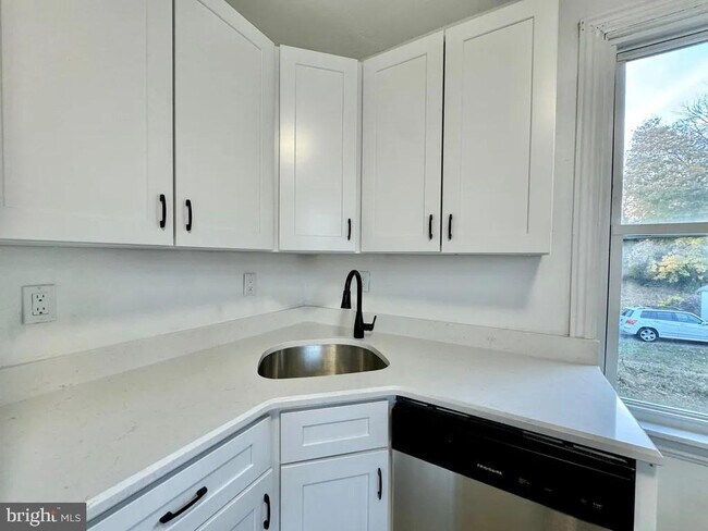 Foto del edificio - 1121 Rosedale Ave