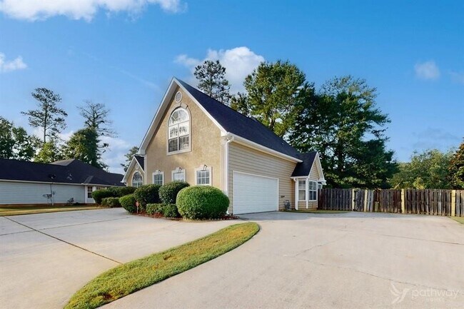 Building Photo - 61 Gleneagles Way