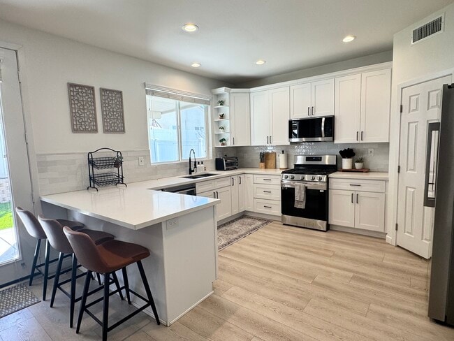 Building Photo - 297 Mildred St