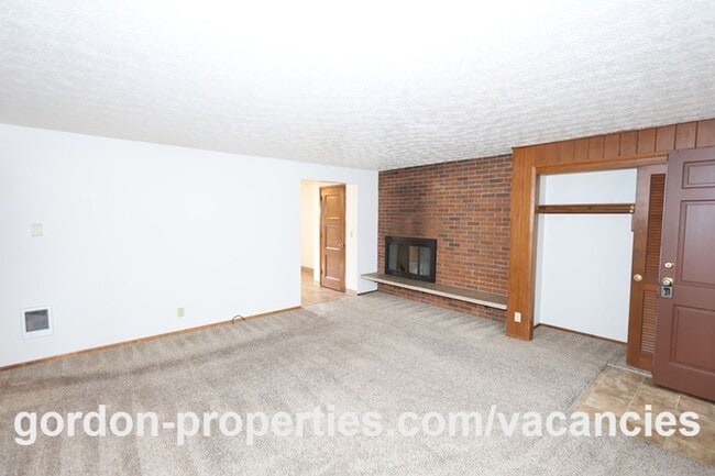 Photo - SE Cedar Ave - Single level 2 bedroom unit in duplex Townhome