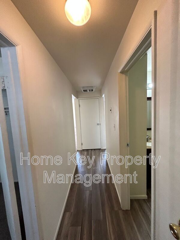 Foto del edificio - 54 S 600 E