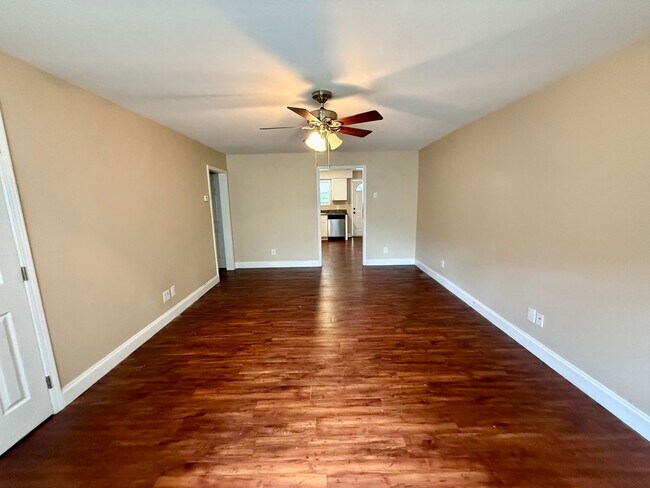 Foto del edificio - 2 Bedroom / 1 Bath Apt. - Johnson City