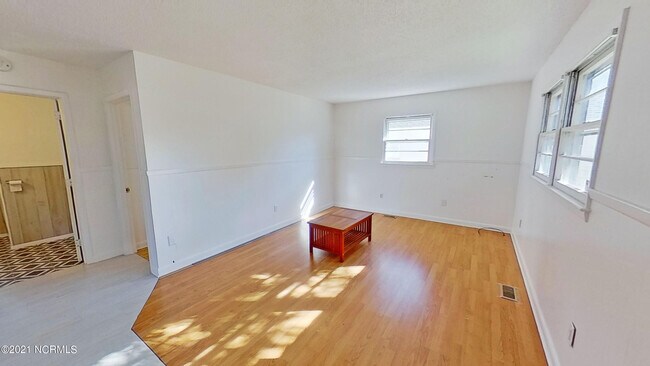 Building Photo - 806 Monroe Ave