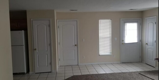 Foto del edificio - 317 Creekside Ct