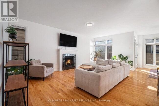 Building Photo - 334 Lysander Pl